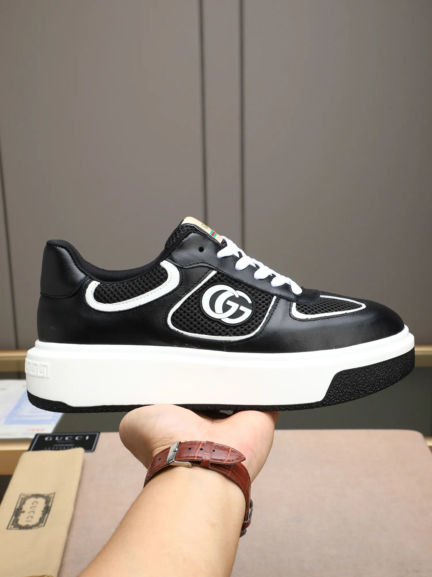 Men's shoes 💰480 New men's shoes GUCCI Fashion trend Made of first-layer calfskin ➕ washed sheep lining! The foot feels super comfortable and the workmanship is impeccable. Foam ultra-light outsole, size: 38-44 (45 customized) 3 colors to choose from!